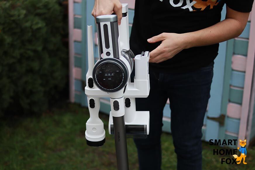 Die Wandhalterung mit extra Ladefach